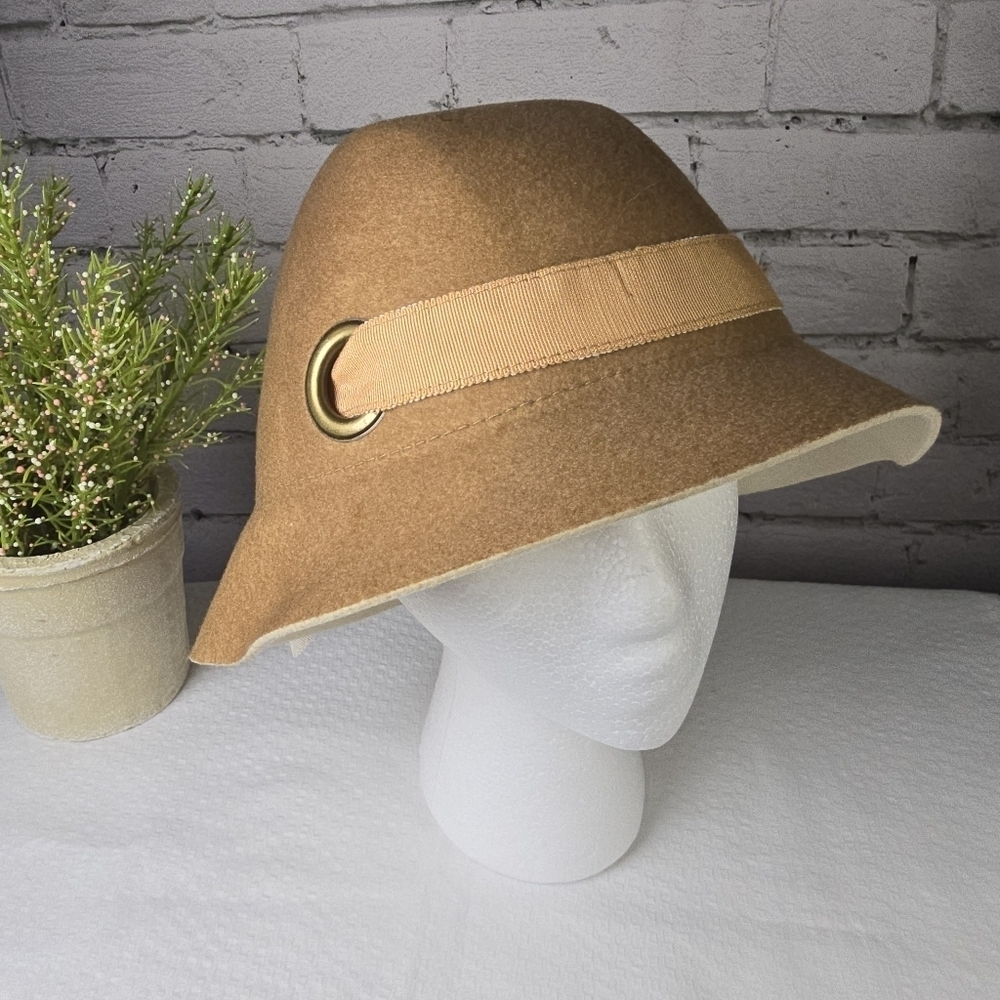 Tan Felt Women's Hat with Ribbon Detail By Liz Claiborne Tan With Peach Band